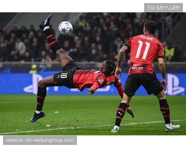 AC米兰快速组织，莱奥飞奔中抽射入网